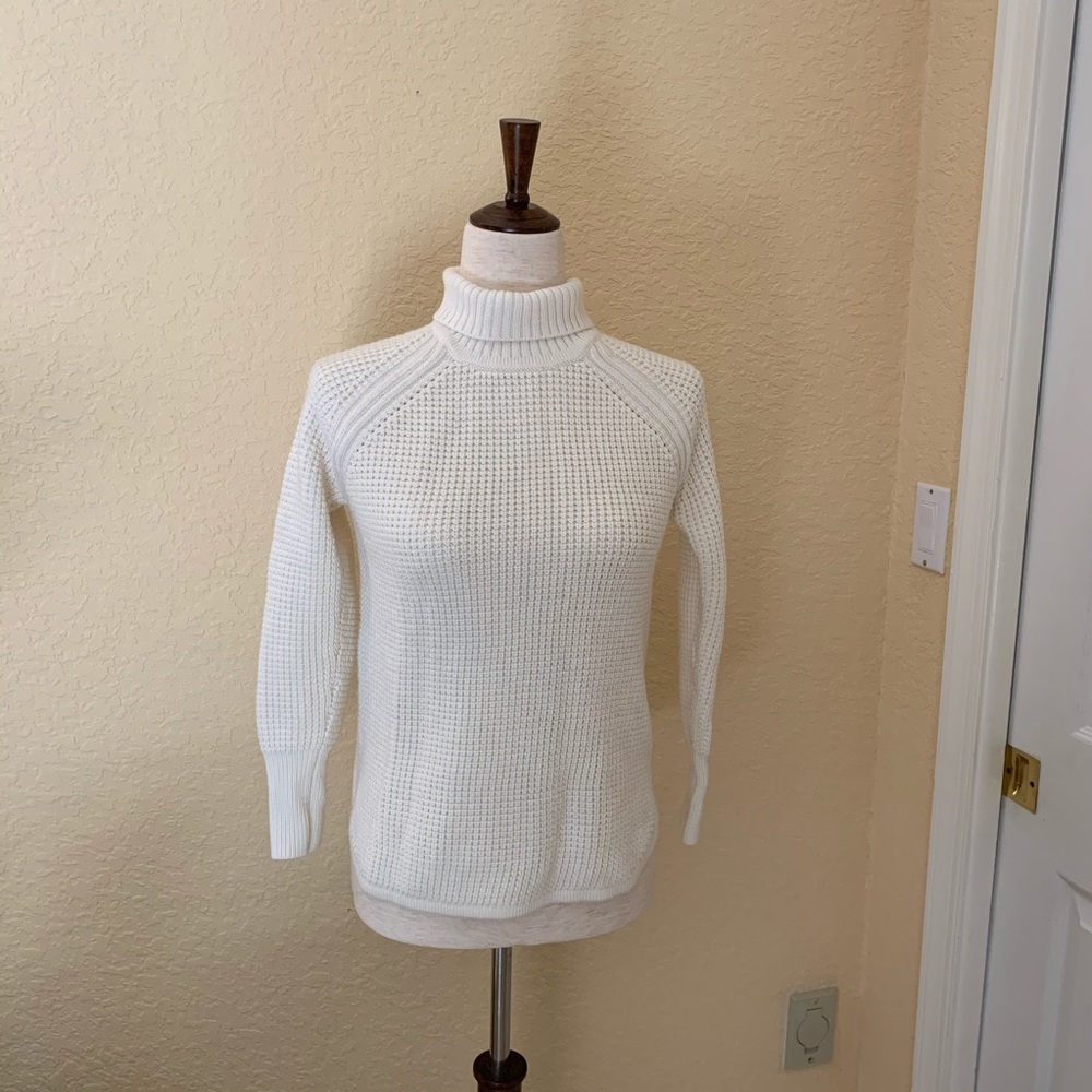 Banana Republic super soft cable knit sweater